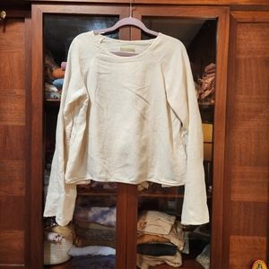 100% linen long sleeve top. S-M size. natural color. It has pockets.